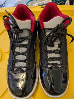 Air Jordan 11 Bred Sneakers
