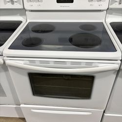 Stove Frigidaire White Color 
