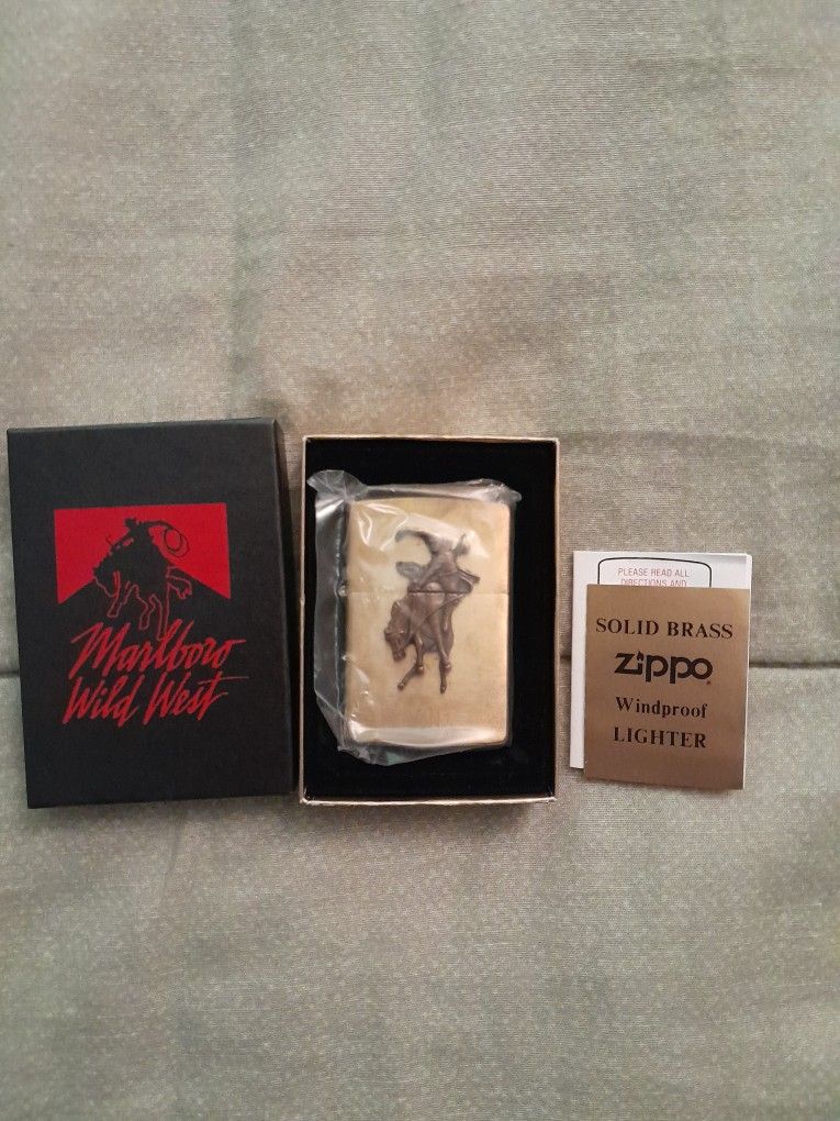 VINTAGE MARLBORO ZIPPO LIGHTER 