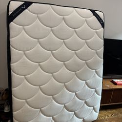 DreamCloud Hybrid Queen Mattress