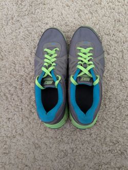 Used womens Nike rev. 2 running shoes