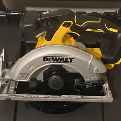DEWALT 20V MAX Cordless Brushless 6-1/2 in. Sidewinder Style Circular Saw