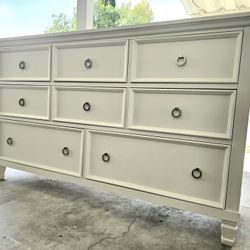 Very Nice Dresser!!!