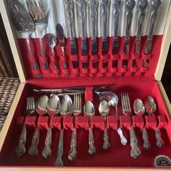 Roger’s Bros. Vintage Silverplate Service For 8 Silverware Flatware
