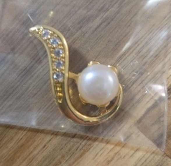 Nordstrom 8mm AAAA GRADED Gold Washed 925 Stearling Silver White Pearl Pendant With White Sapphire Accents