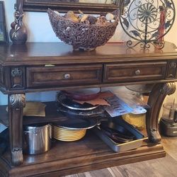 Beautiful Dining room Set For Sale.