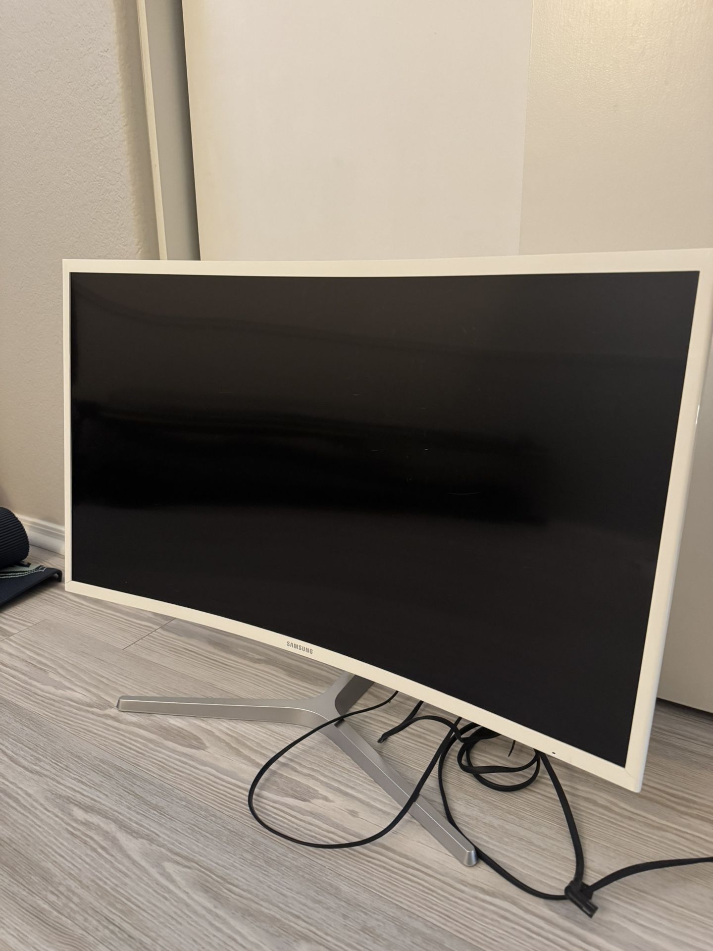 Samsung Curve monitor 32-inch