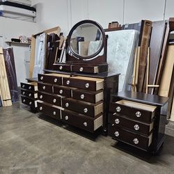 Dresser set