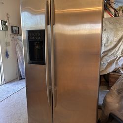 Side by Side GE refrigator