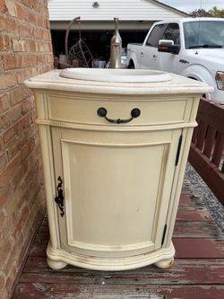 Vintage Marble 24 inch vanity faucet included
