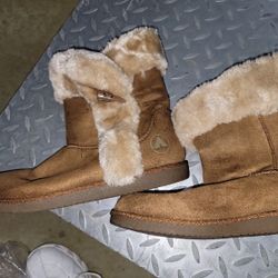 Women's Boots With Fur, Size 10