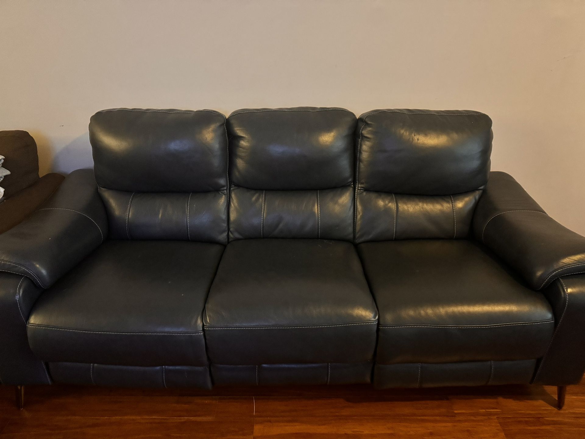 $275 Leather Electric Recliner Couch