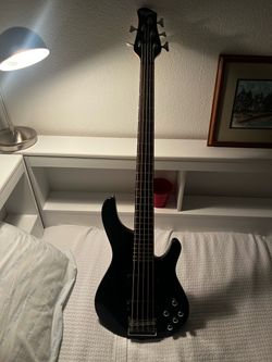 BRAND NEW BASS GUITAR