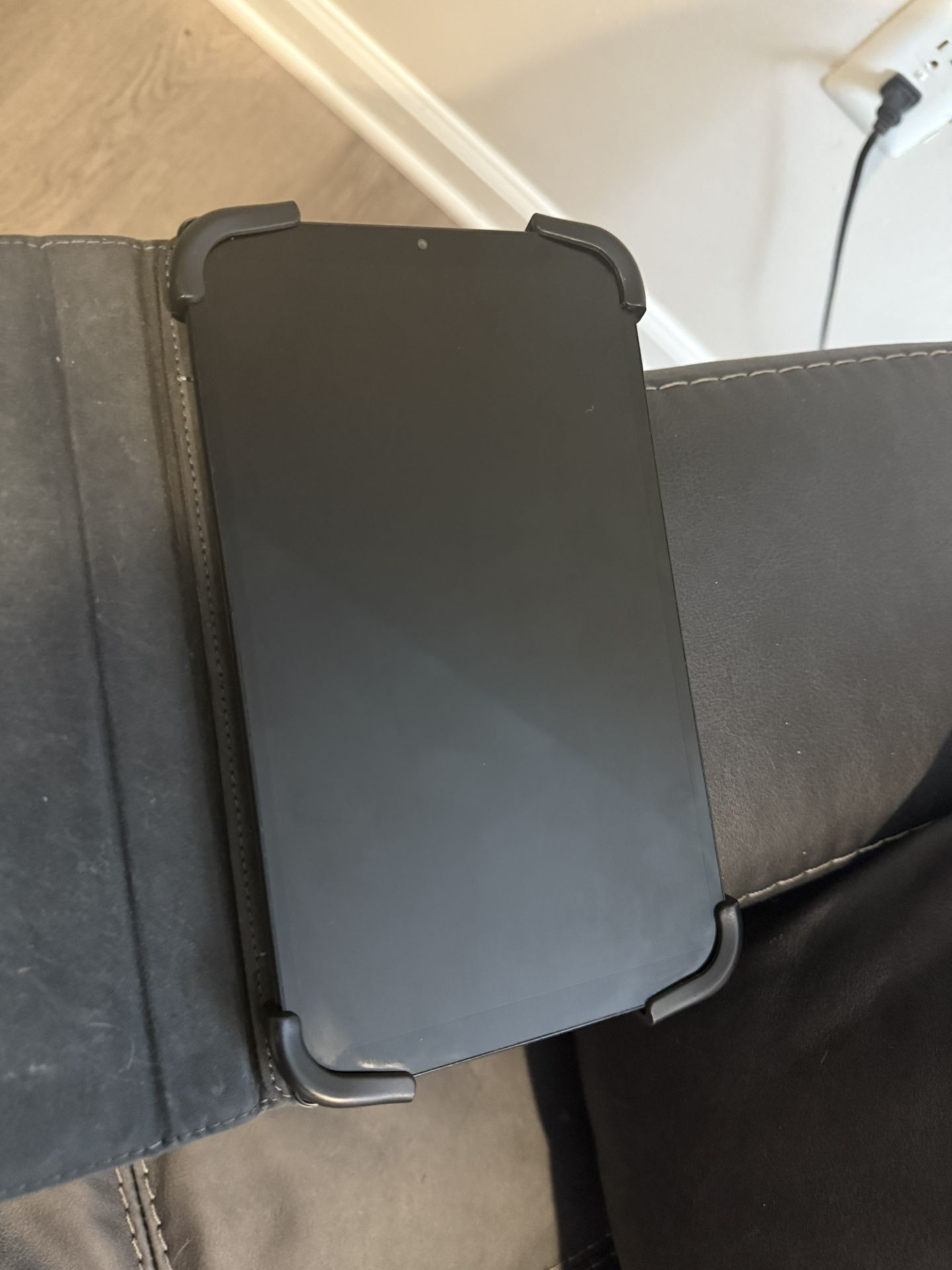 Samsung Tablet w Case & Pen