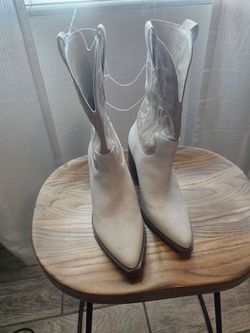 NEW Size 5 1/2 woman boots