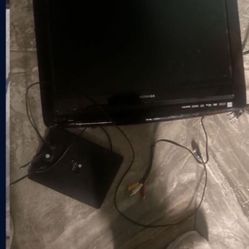 18 Inch Flat Tv And Antenna $20