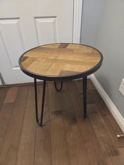 Side table with hairpin legs