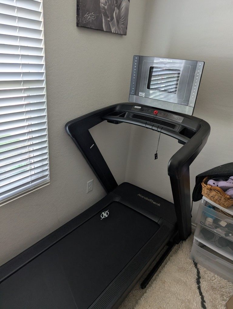 NordicTrack Commercial Treadmill 1250