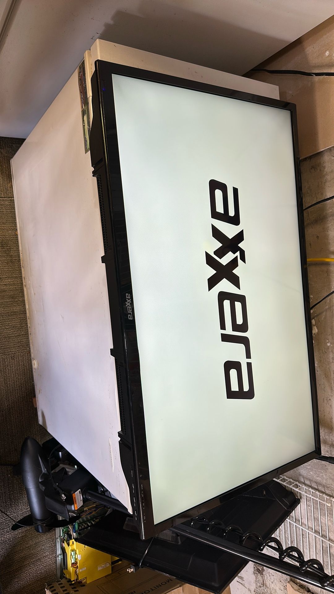 Axxera 40” HD LED TV For Rv