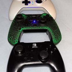 Switch controllers in perfect condition