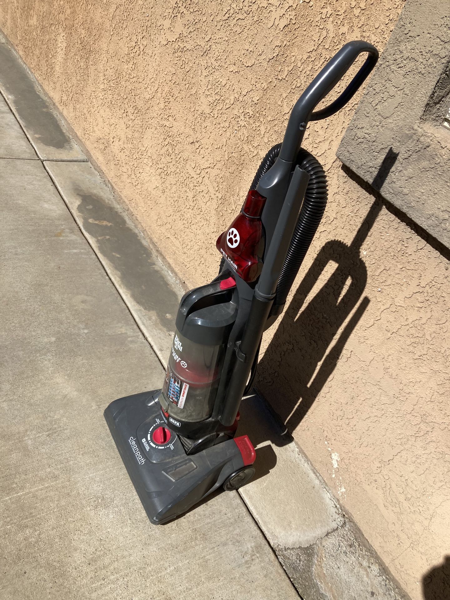 Bagless Upright Vacuum