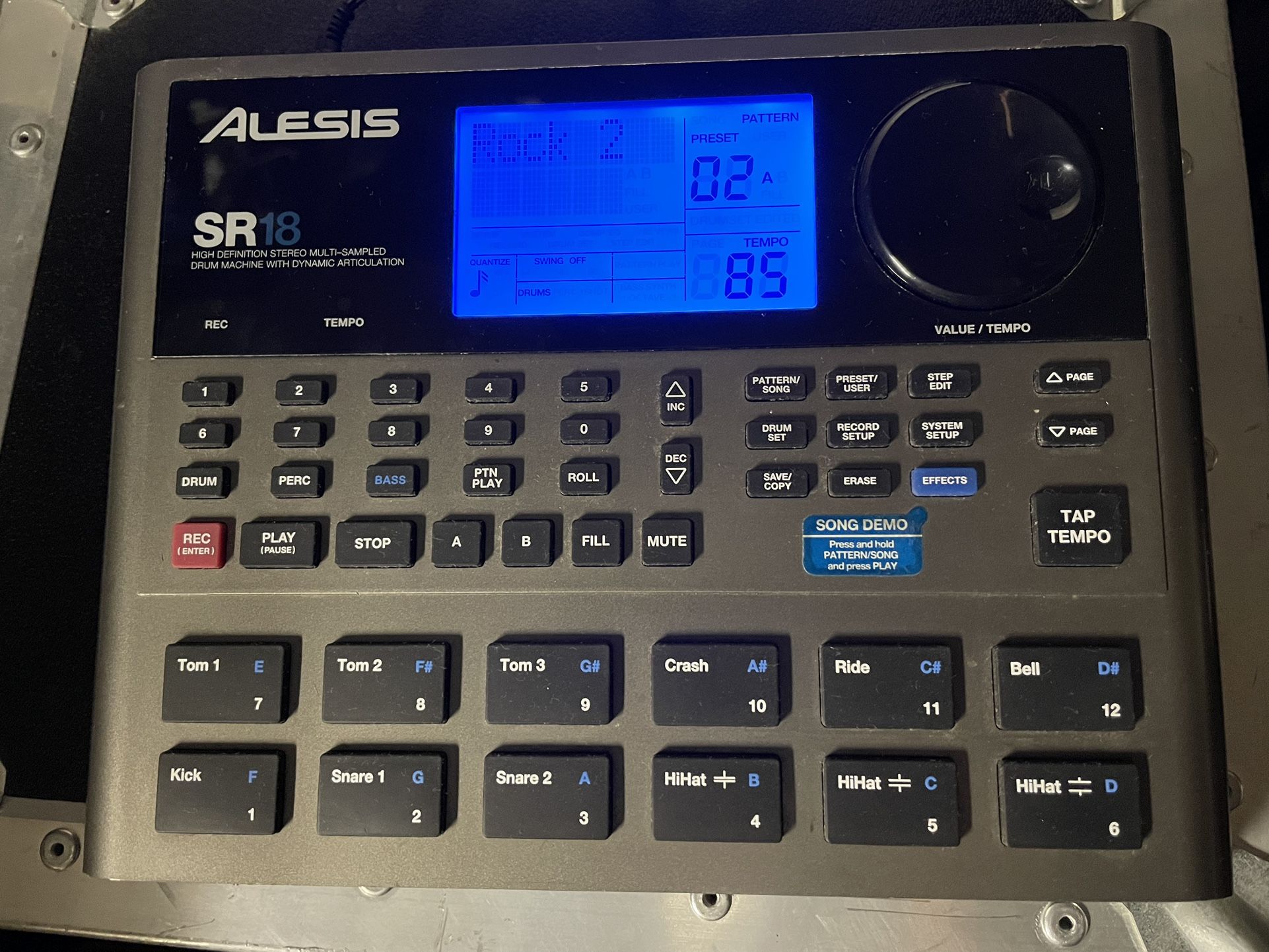 Alesis SR18
