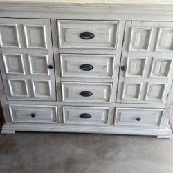 American Furniture Warehouse White Isabella Dresser  