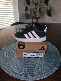 Adidas toddler 9.5