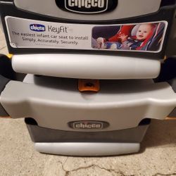 Chicco Keyfit 30 Carseat And Extra Base