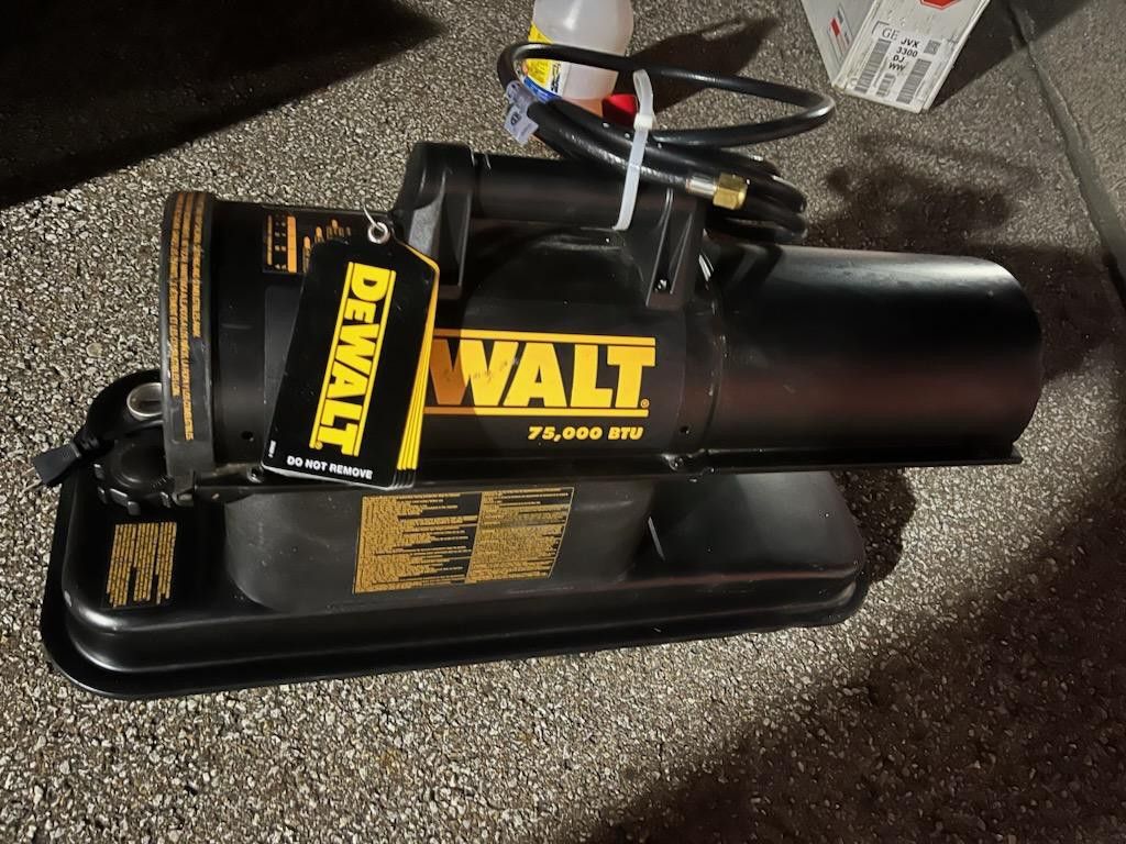 DEWALT 75000 BTU. KEROSENE SPACE HEATER for Sale in Strongsville, OH -  OfferUp