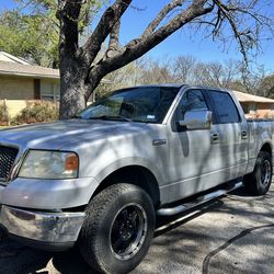 Ford F150, silver