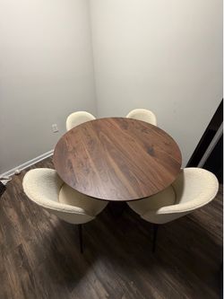 Bende 4-Person Round Dining Set