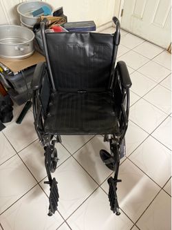 Drive Medical  Silver Sport 2 Wheelchair SSP216DDA-ELR