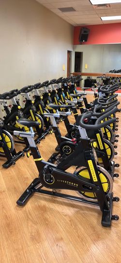 20 Matrix belt drive Livestrong Indoor Studio Cycle Bike Package