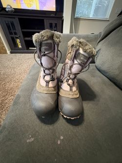 Woman Columbia Snow Boots