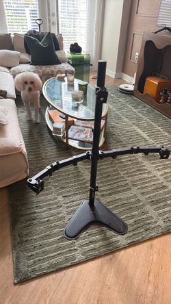 Free standing 3-monitor stand