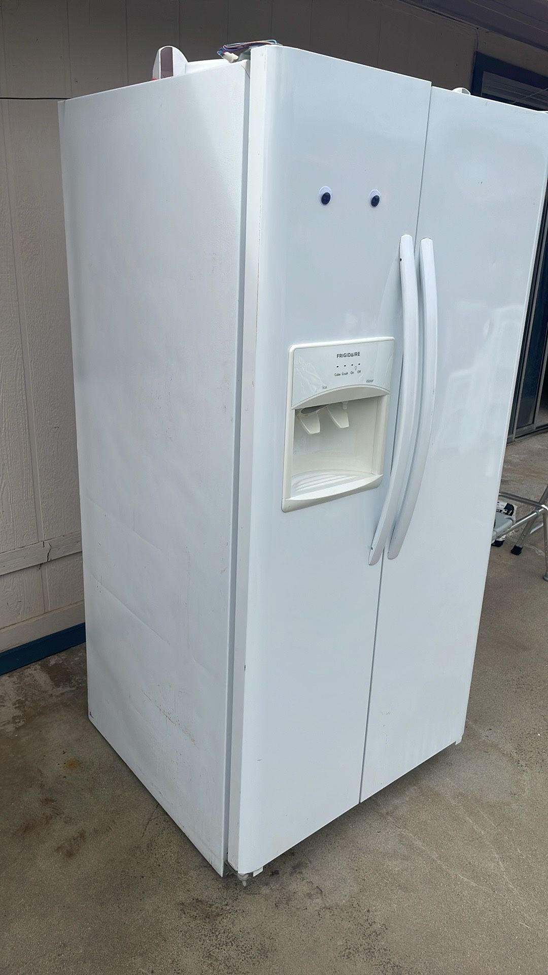 Fridgeaire Refrigerator Freezer 