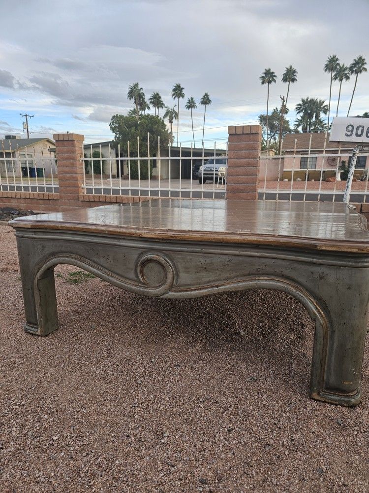 HUge Coffee TABLE..