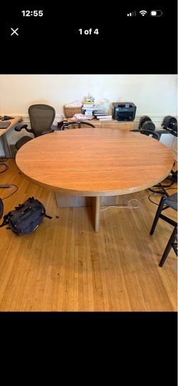 5ft Round Wooden Table