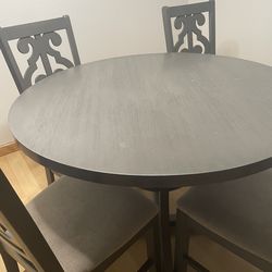 Round table with 4 chairs