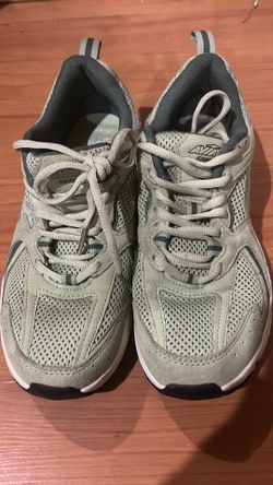Avia women shoe size 8 , sage, green