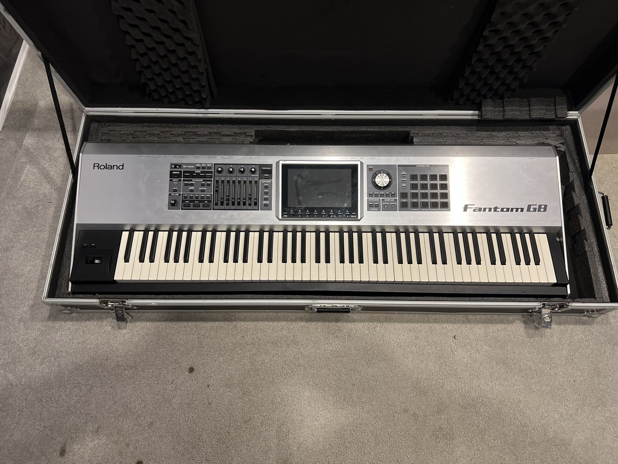 Roland Fantom G8 ( MINT)