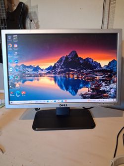 Grey Dell Desktop Pc monitor