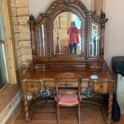 Wooden vanity Set With Chair