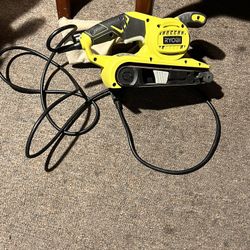 Ryobi BE319 Lijadora portátil de 6 amperios de 320 pies/minuto con cable (3 x 18 pulgadas) con bolsa de polvo extraíble integrada (banda de lijado de 
