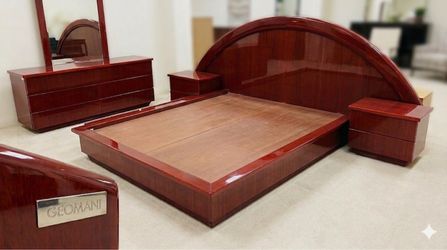 Pristine Italian High-Gloss Mahogany Queen Bedroom m Set with Storage (Dresser, 2 Nightstands)