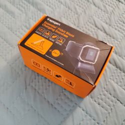 Spigen 2-in-1 F209 Essential Fitbit Blaze & Phone Charging Stand