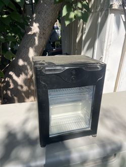 Bar mini fridge