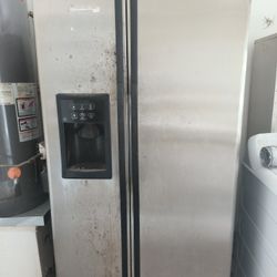 2 Refrigeradores, Una Estufa De Gas Y Una Dishwasher, 