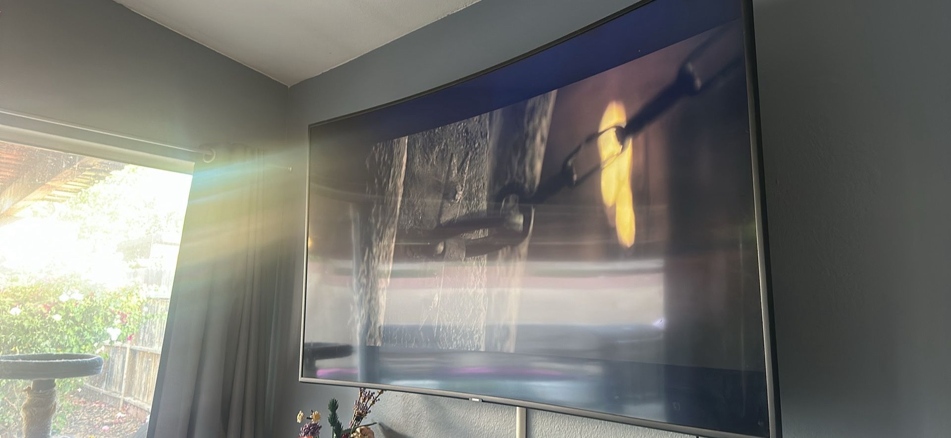 65 In. Samsung Curved Tv